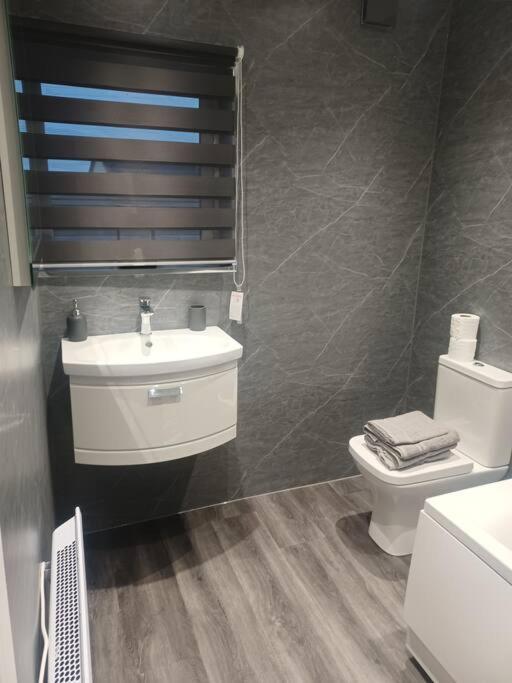 Beautiful Masons Hideaway Studio Apartment ブリジェンド エクステリア 写真