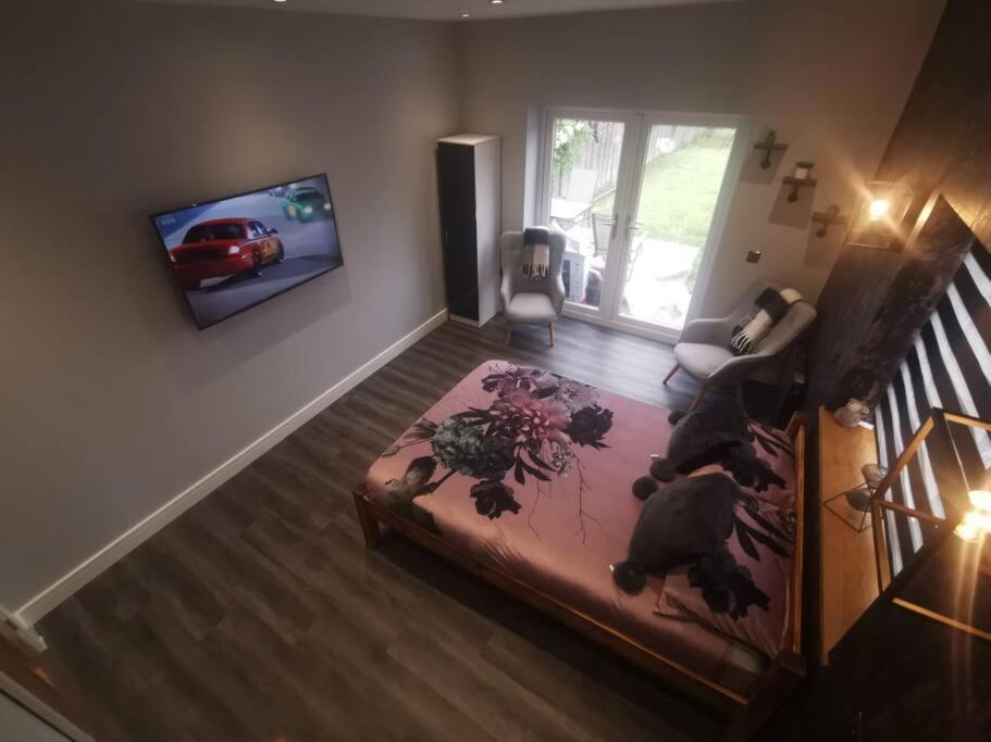 Beautiful Masons Hideaway Studio Apartment ブリジェンド エクステリア 写真