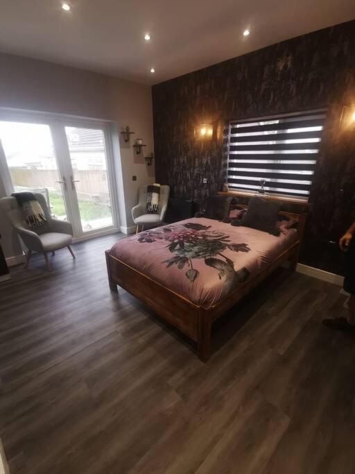 Beautiful Masons Hideaway Studio Apartment ブリジェンド エクステリア 写真