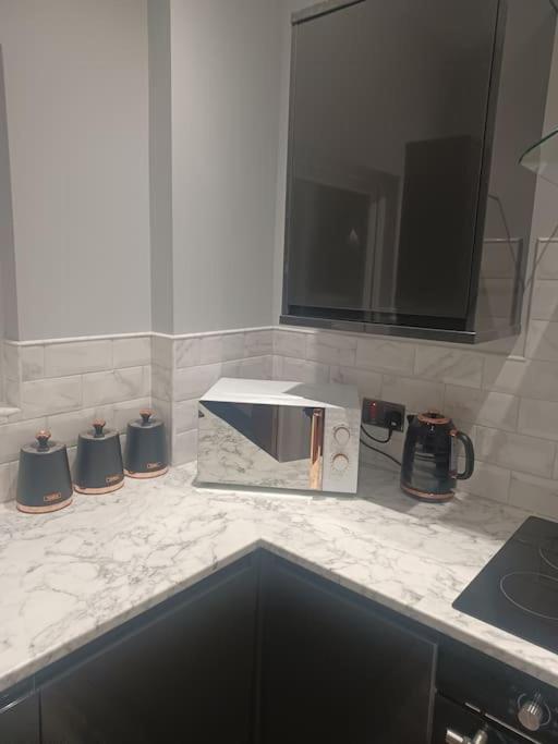 Beautiful Masons Hideaway Studio Apartment ブリジェンド エクステリア 写真